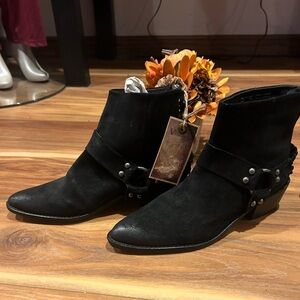 Vintage 7 Stylish Leather Black Ankle Boots size 8/38 Nwt